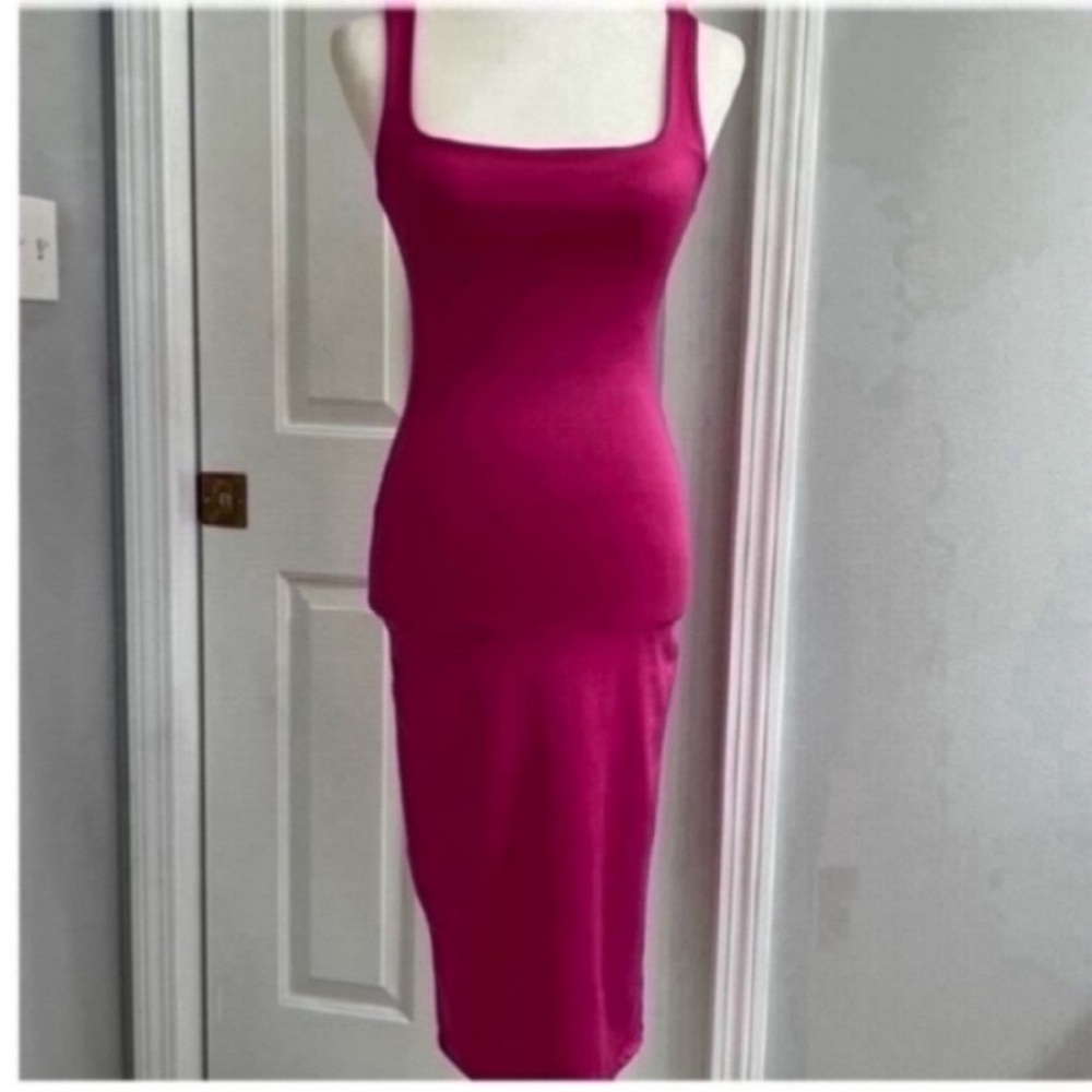 Sincerely Jules Dress Fuscia
Size M